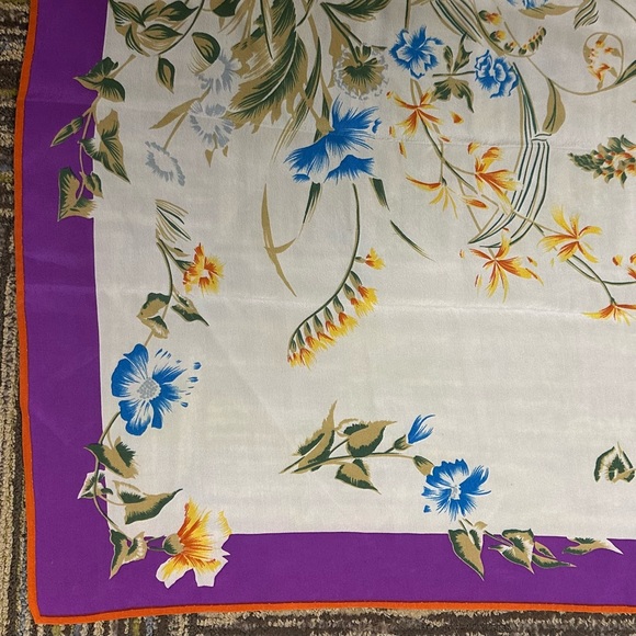 Authentic Gucci Silk Scarf for Neck, your Purse and/or Backpack - Picture 9 of 15